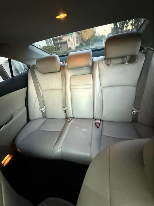 2010 Lexus ES 5th Gen - Image 11 of 12