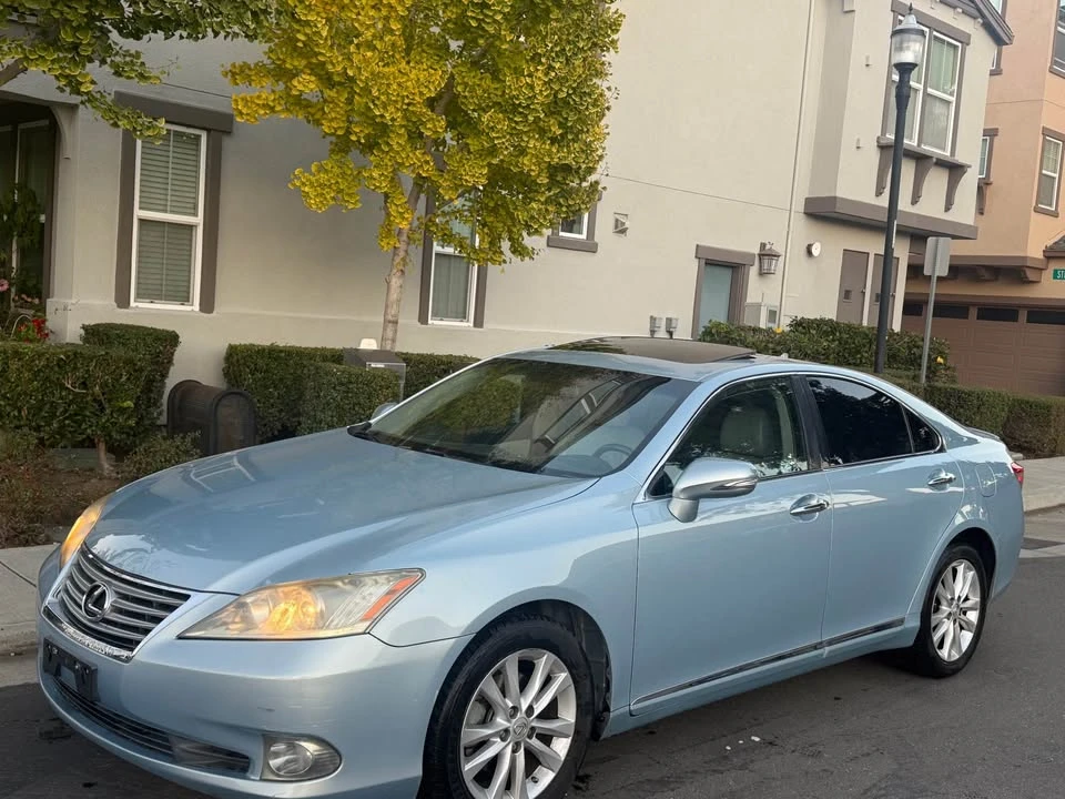 2010 Lexus ES 5th Gen - Image 4 of 12