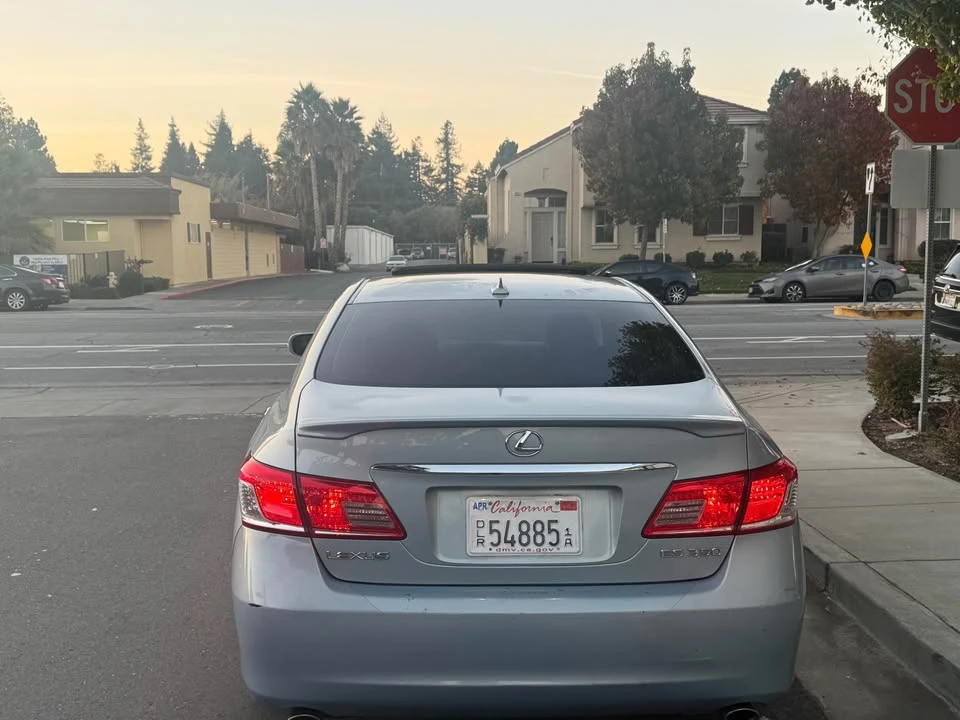 2010 Lexus ES 5th Gen - Image 6 of 12