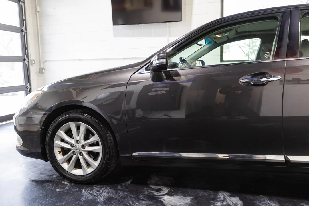 2010 Lexus ES 5th Gen - Image 3 of 21