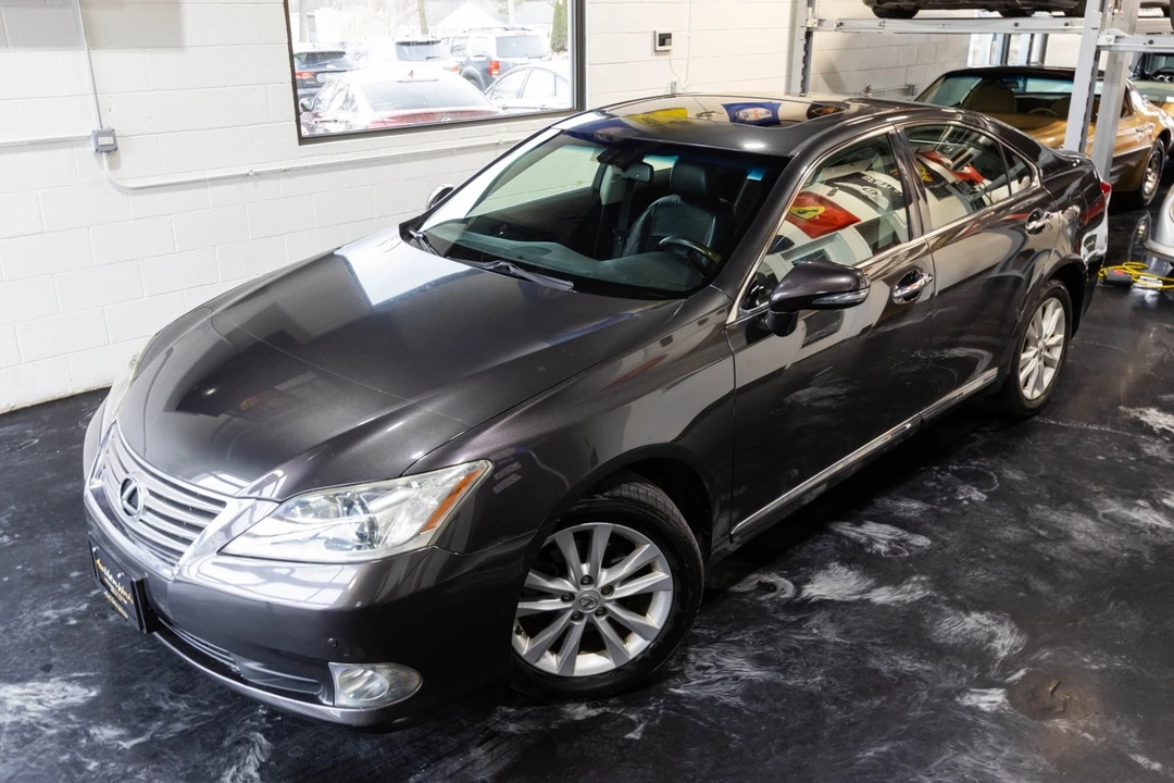 2010 Lexus ES 5th Gen - Image 2 of 21