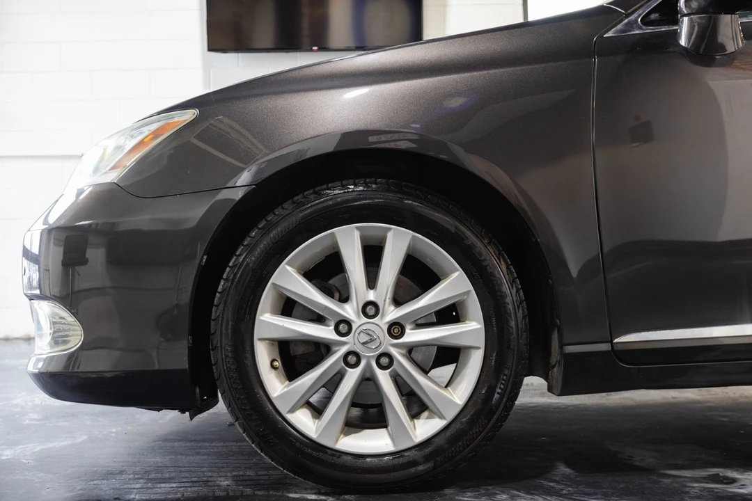 2010 Lexus ES 5th Gen - Image 4 of 21
