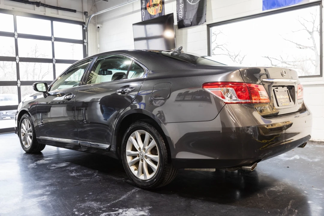 2010 Lexus ES 5th Gen - Image 8 of 21