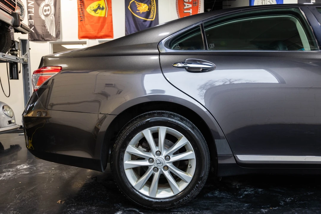 2010 Lexus ES 5th Gen - Image 12 of 21