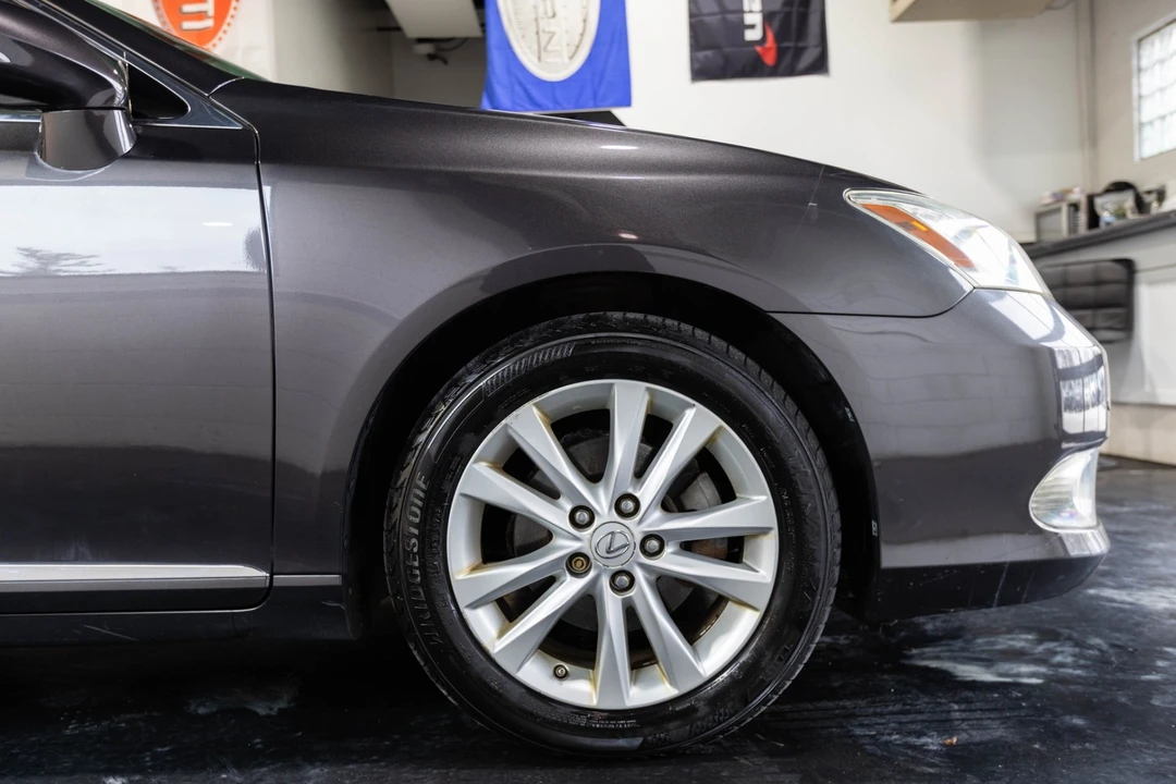 2010 Lexus ES 5th Gen - Image 16 of 21