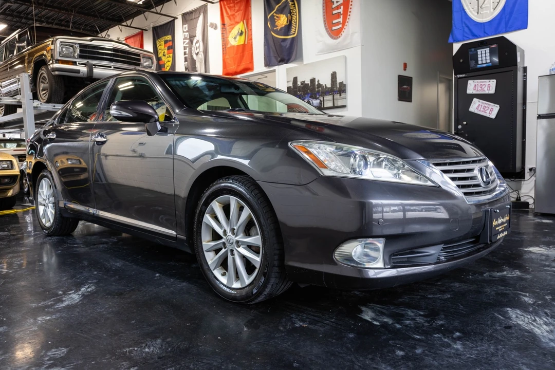 2010 Lexus ES 5th Gen - Image 17 of 21