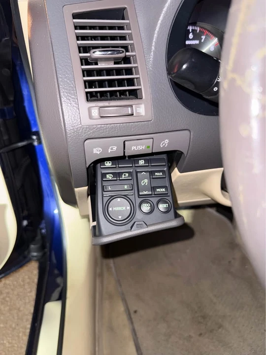 2010 Lexus GS 3rd Gen - Image 4 of 17