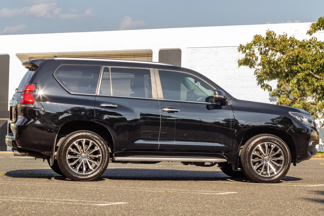 2010 Lexus GX 2nd Gen - Image 3 of 31