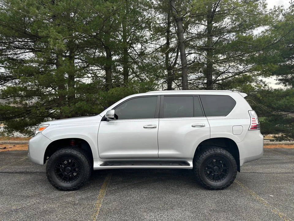 2010 Lexus GX 2nd Gen - Image 20 of 31