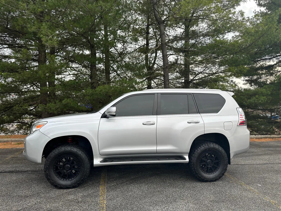 2010 Lexus GX 2nd Gen - Image 19 of 31