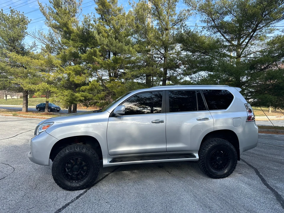 2010 Lexus GX 2nd Gen - Image 18 of 31