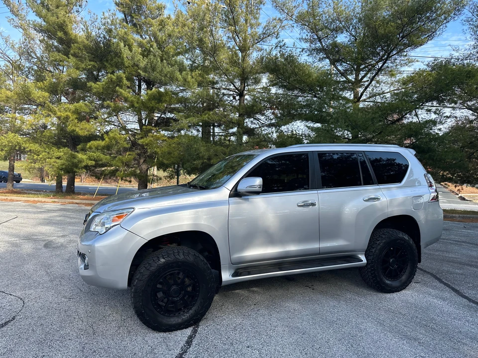 2010 Lexus GX 2nd Gen - Image 16 of 31