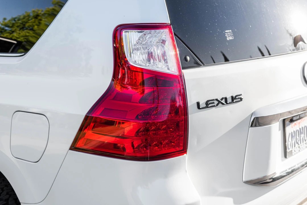 2010 Lexus GX 2nd Gen - Image 17 of 31