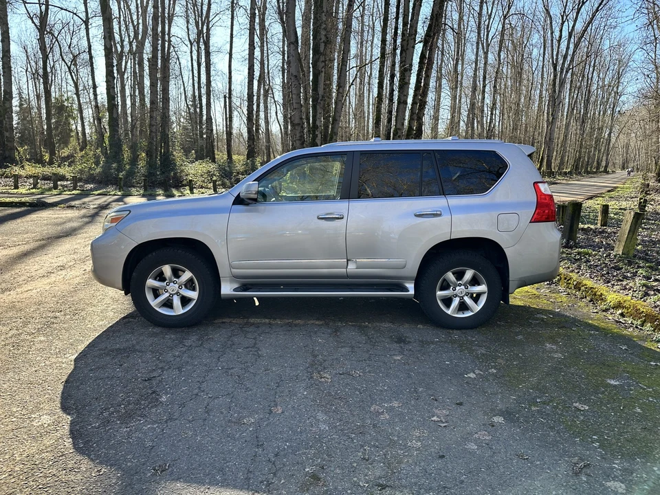 2010 Lexus GX 2nd Gen - Image 19 of 31