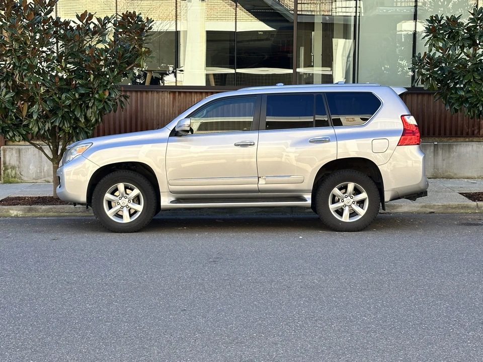 2010 Lexus GX 2nd Gen - Image 16 of 31