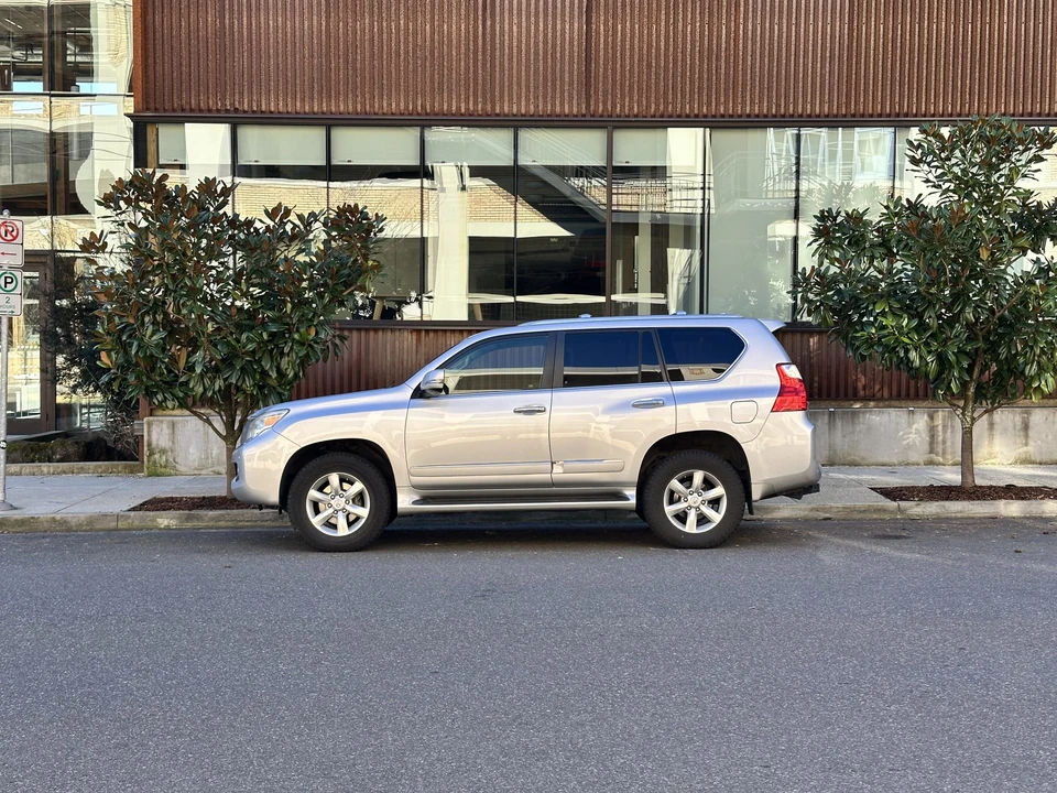 2010 Lexus GX 2nd Gen - Image 15 of 31