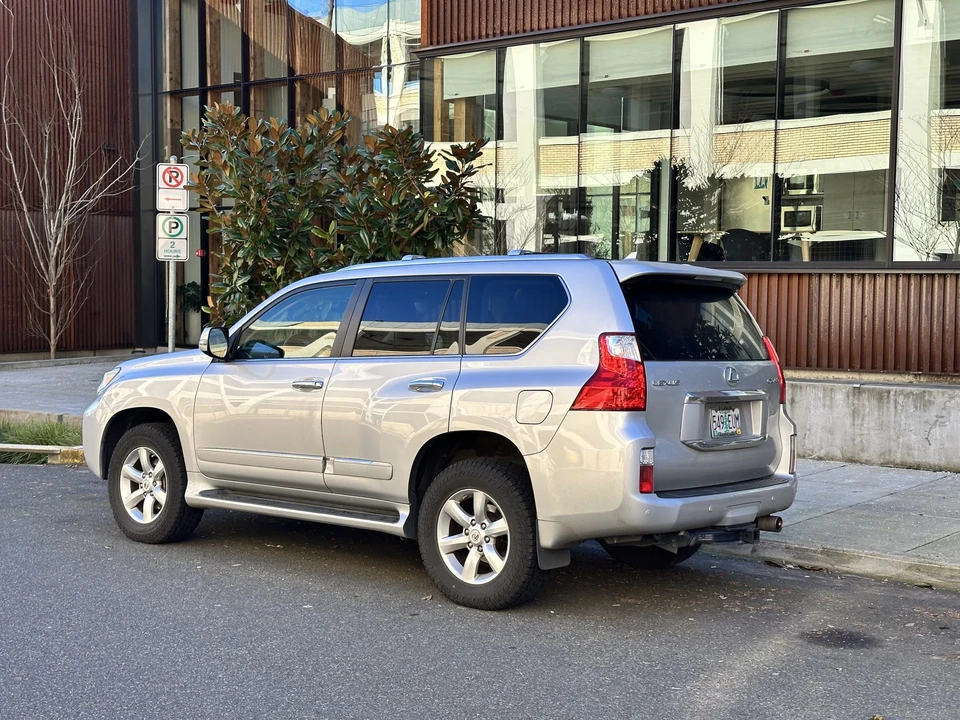 2010 Lexus GX 2nd Gen - Image 20 of 31