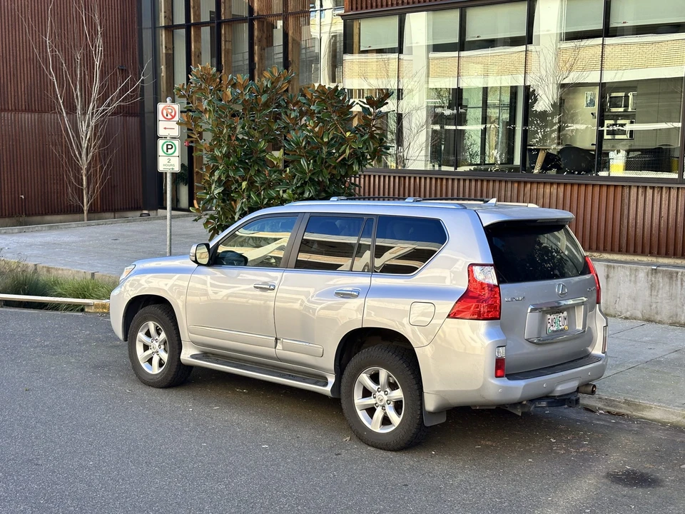 2010 Lexus GX 2nd Gen - Image 21 of 31