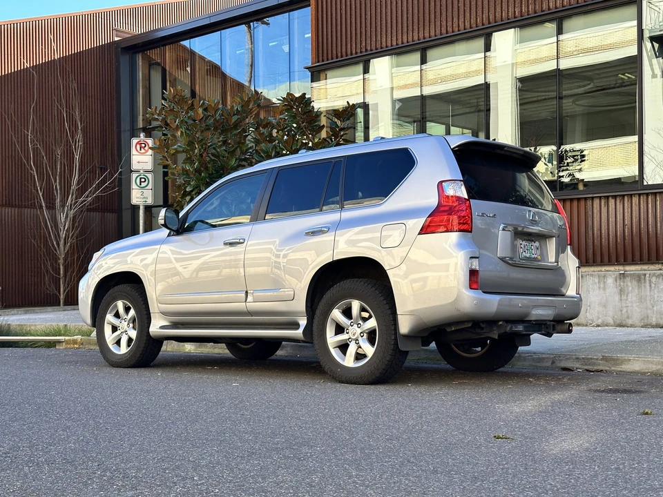 2010 Lexus GX 2nd Gen - Image 22 of 31