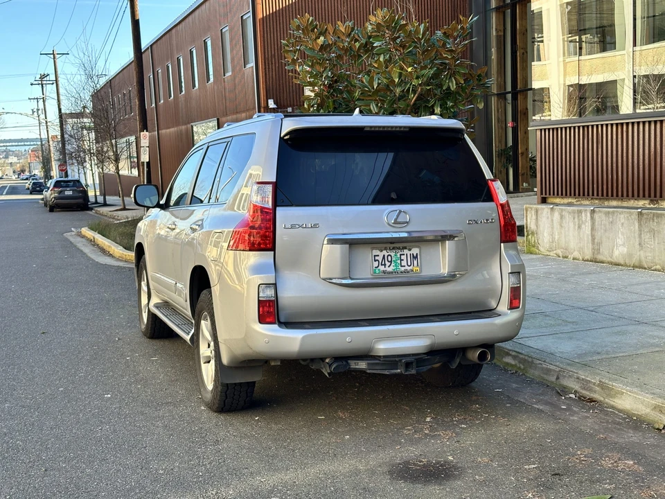 2010 Lexus GX 2nd Gen - Image 29 of 31