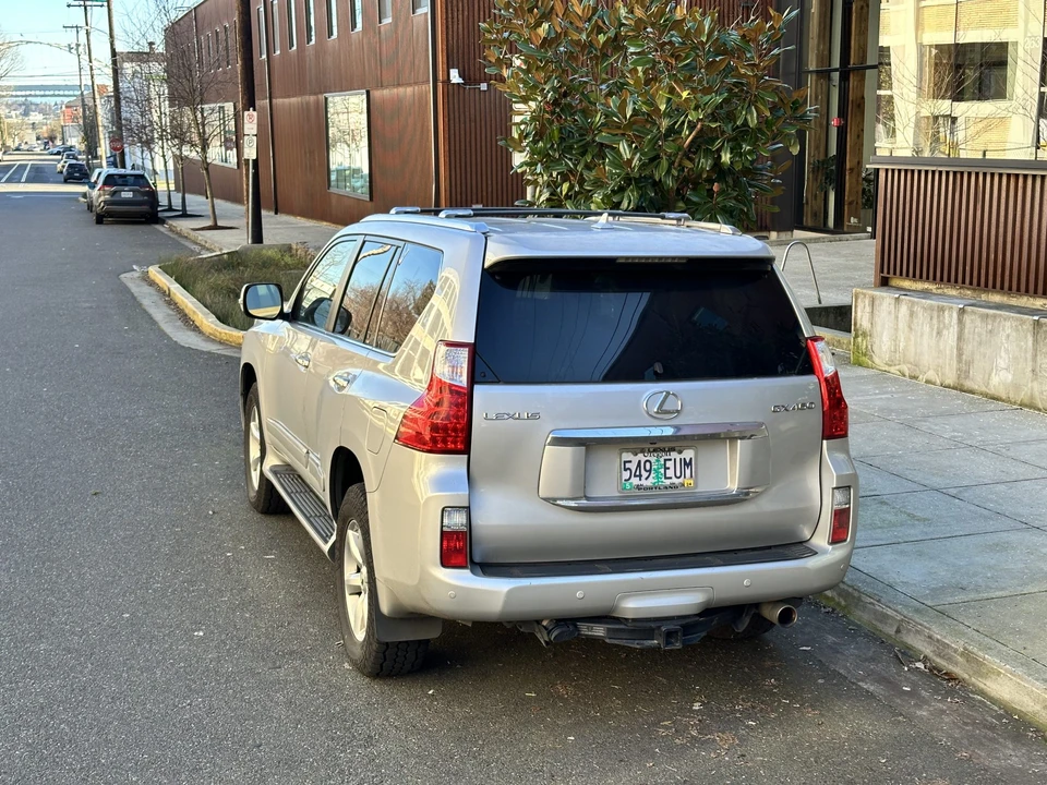 2010 Lexus GX 2nd Gen - Image 28 of 31