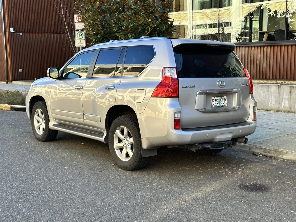 2010 Lexus GX 2nd Gen - Image 26 of 31