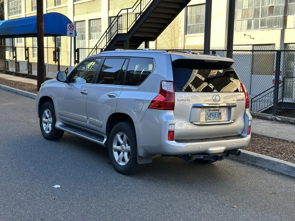 2010 Lexus GX 2nd Gen - Image 25 of 31
