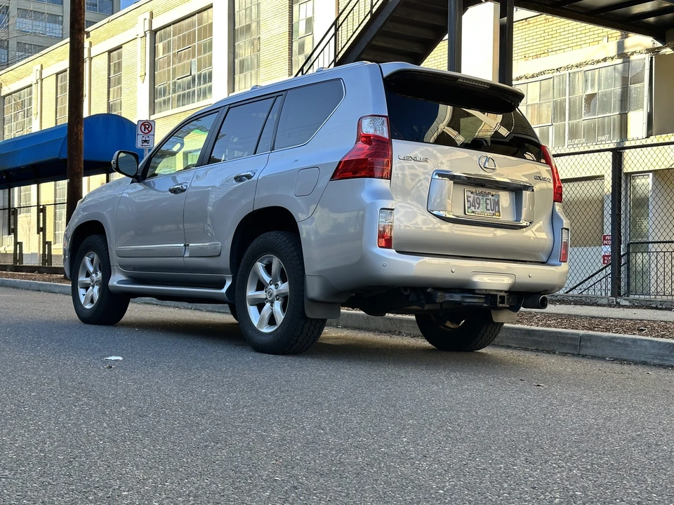 2010 Lexus GX 2nd Gen - Image 24 of 31