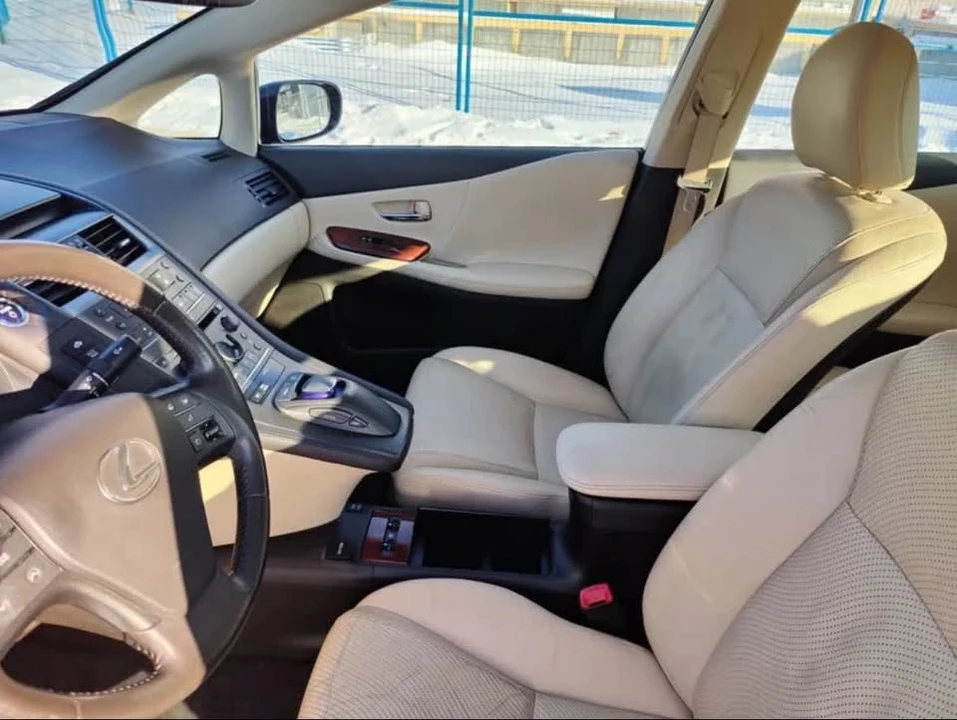 2010 Lexus HS - Image 3 of 8