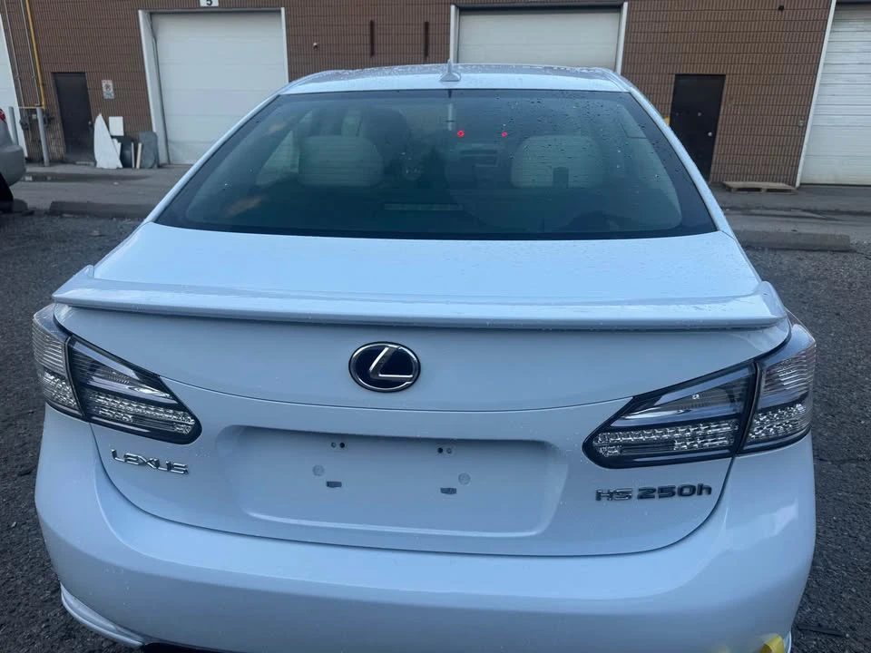 2010 Lexus HS - Image 12 of 16