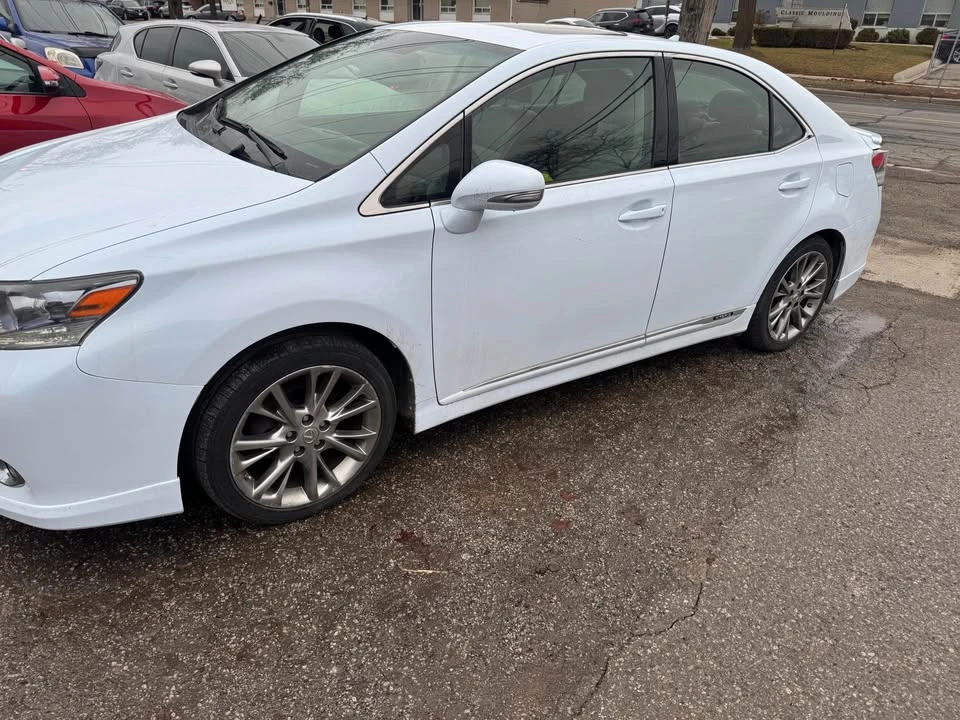 2010 Lexus HS - Image 14 of 16