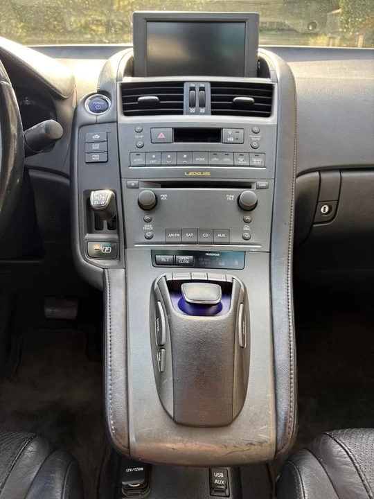 2010 Lexus HS - Image 10 of 18