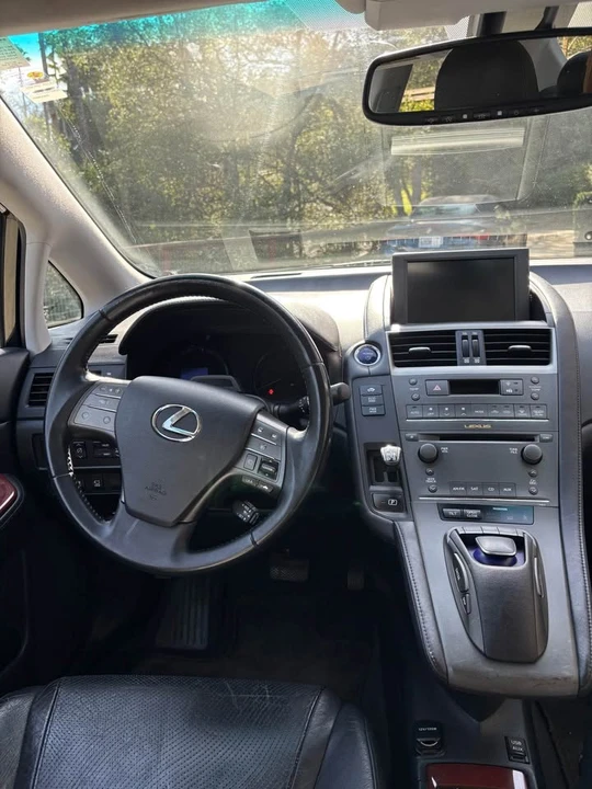 2010 Lexus HS - Image 9 of 18