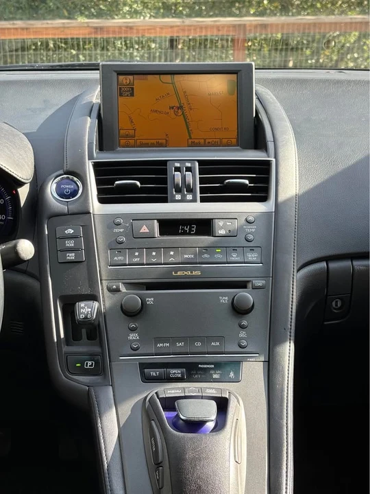 2010 Lexus HS - Image 17 of 18