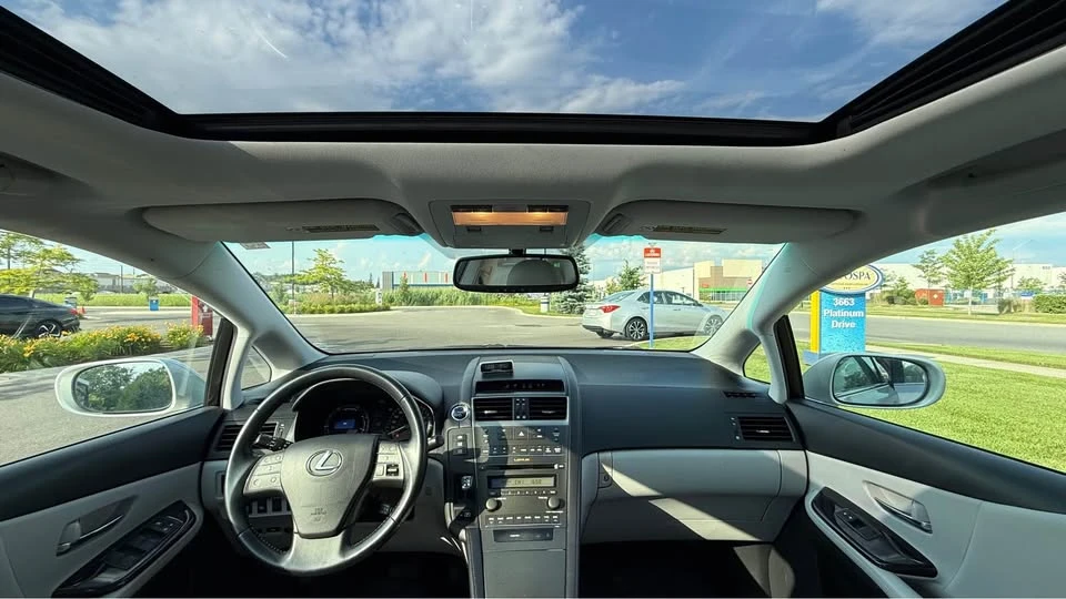2010 Lexus HS - Image 12 of 14
