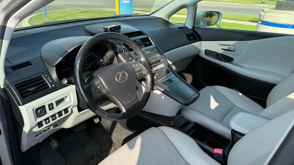 2010 Lexus HS - Image 8 of 14