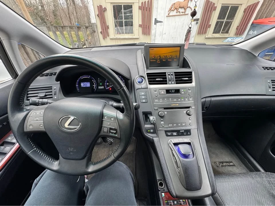 2010 Lexus HS - Image 10 of 19