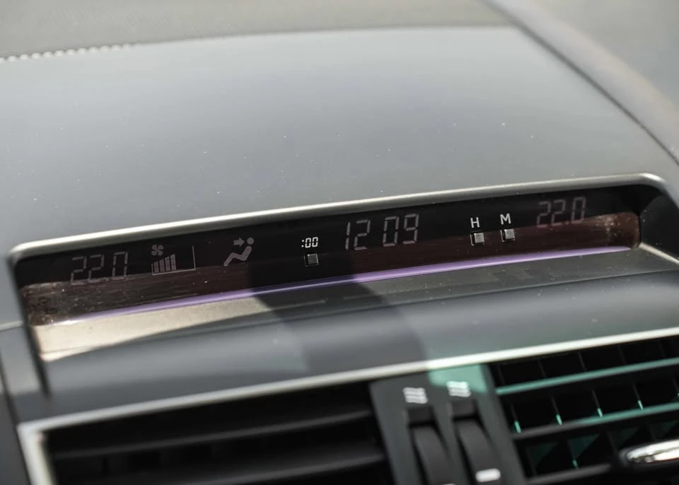 2010 Lexus HS - Image 11 of 15