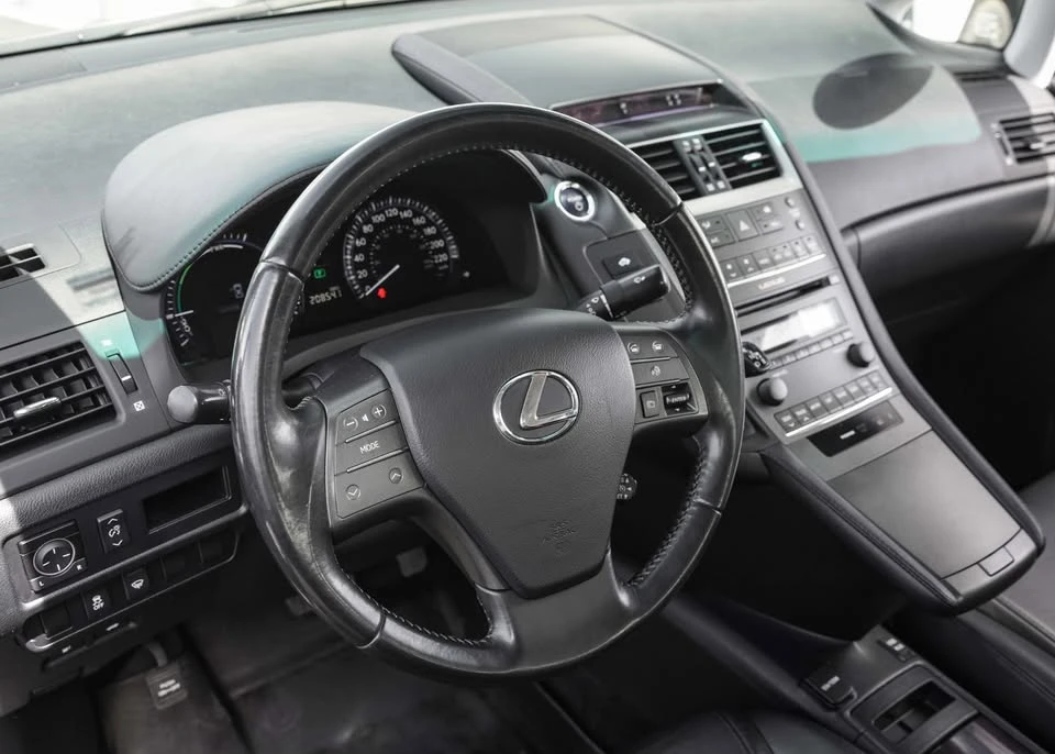 2010 Lexus HS - Image 7 of 15