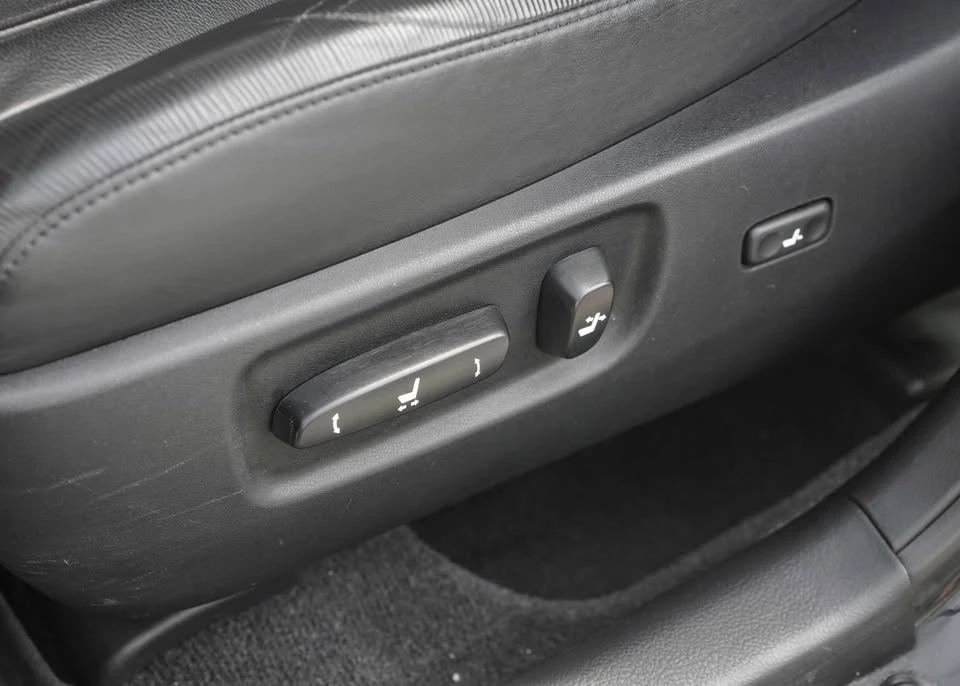 2010 Lexus HS - Image 12 of 15