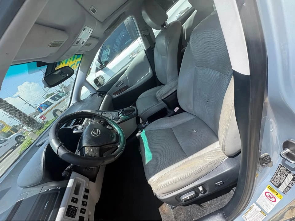 2010 Lexus HS - Image 5 of 6