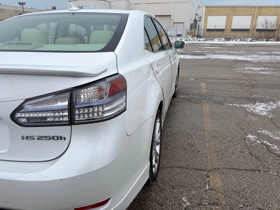 2010 Lexus HS - Image 2 of 8