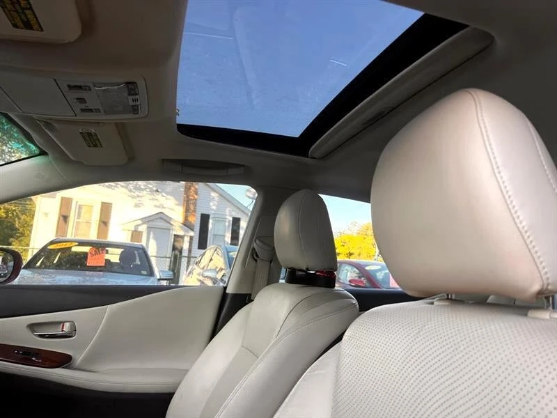 2010 Lexus HS - Image 17 of 20