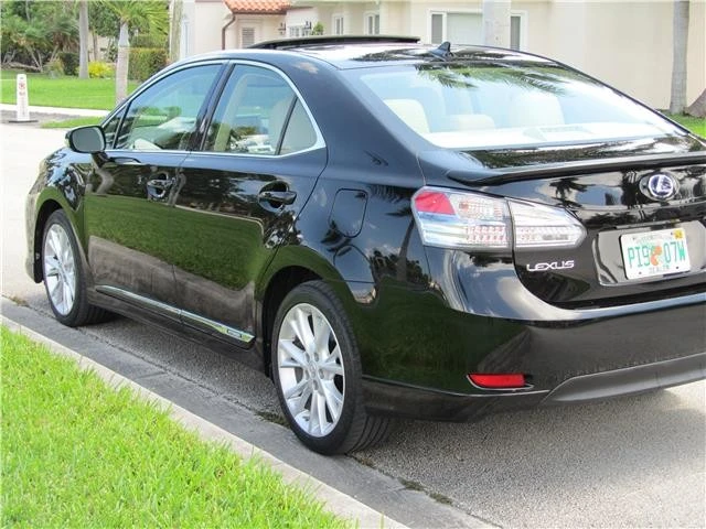 2010 Lexus HS - Image 7 of 12