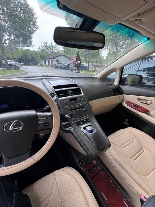 2010 Lexus HS - Image 3 of 4