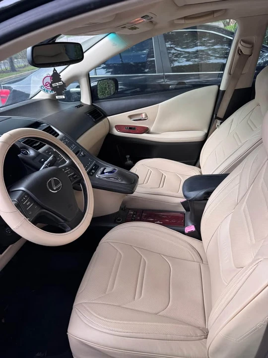 2010 Lexus HS - Image 4 of 4