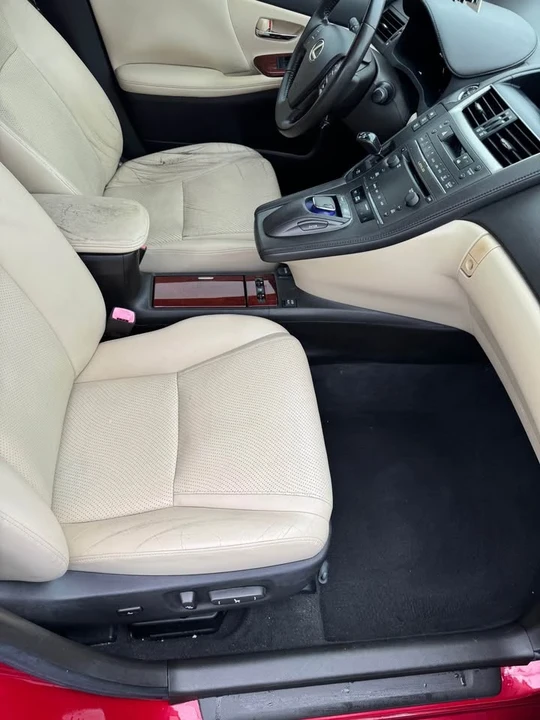 2010 Lexus HS - Image 14 of 17