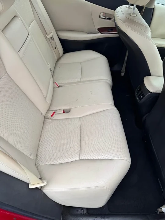 2010 Lexus HS - Image 12 of 17