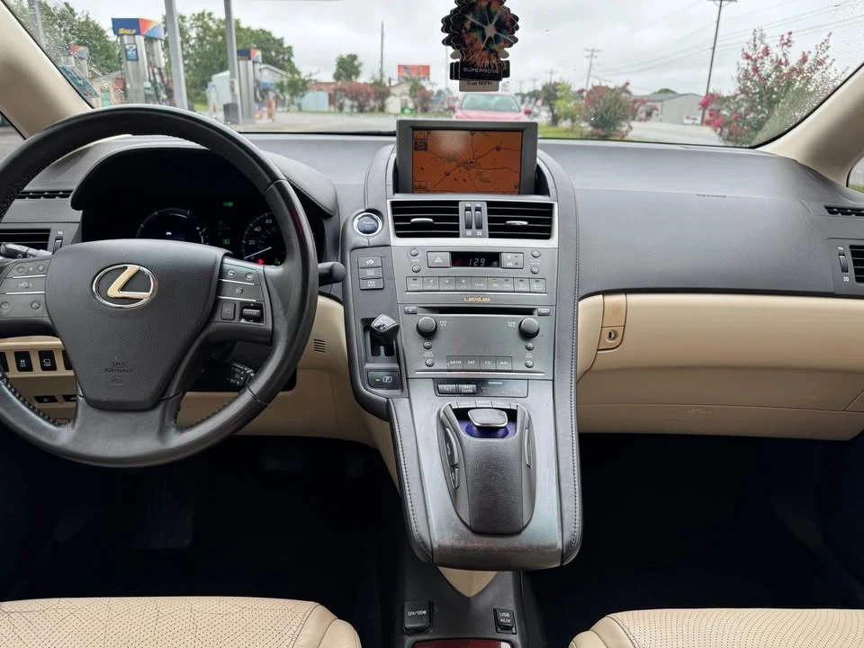 2010 Lexus HS - Image 15 of 17