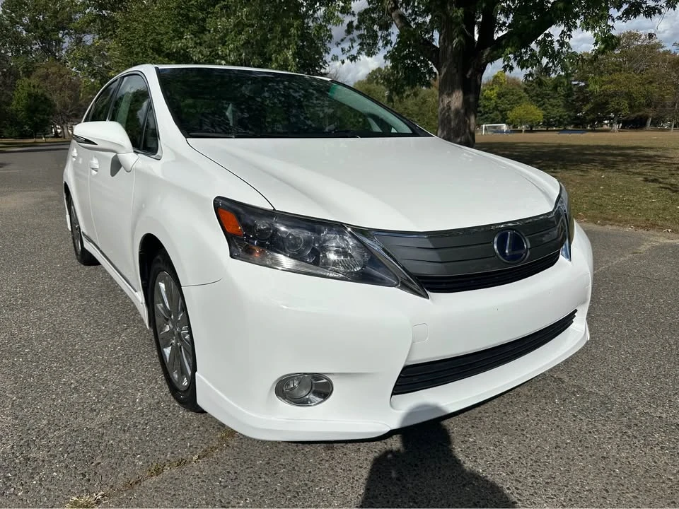 2010 Lexus HS - Image 2 of 10